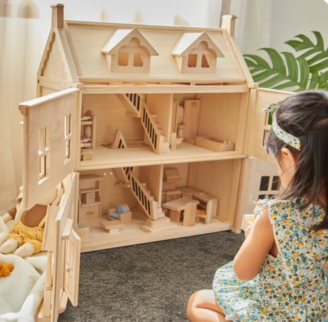 Victorian Doll's House - Wooden Toy Dollhouse Toy PlanToys - Rose and Friends