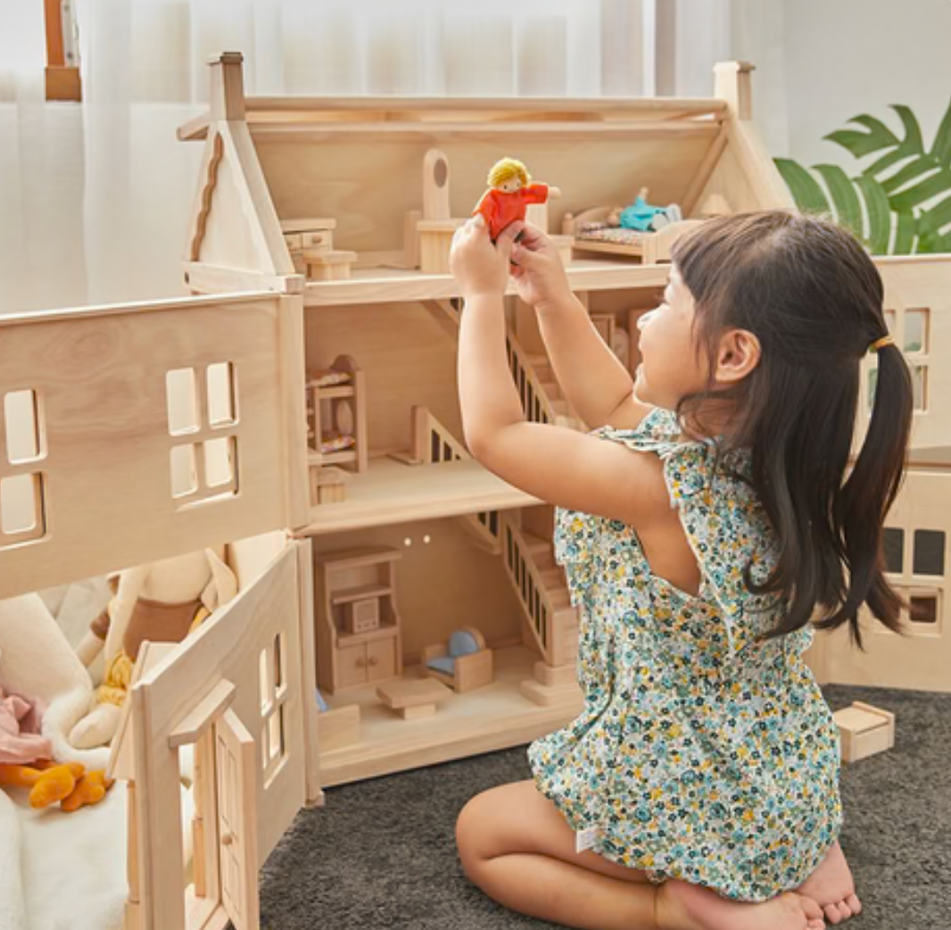 Victorian Doll's House - Wooden Toy Dollhouse Toy PlanToys - Rose and Friends