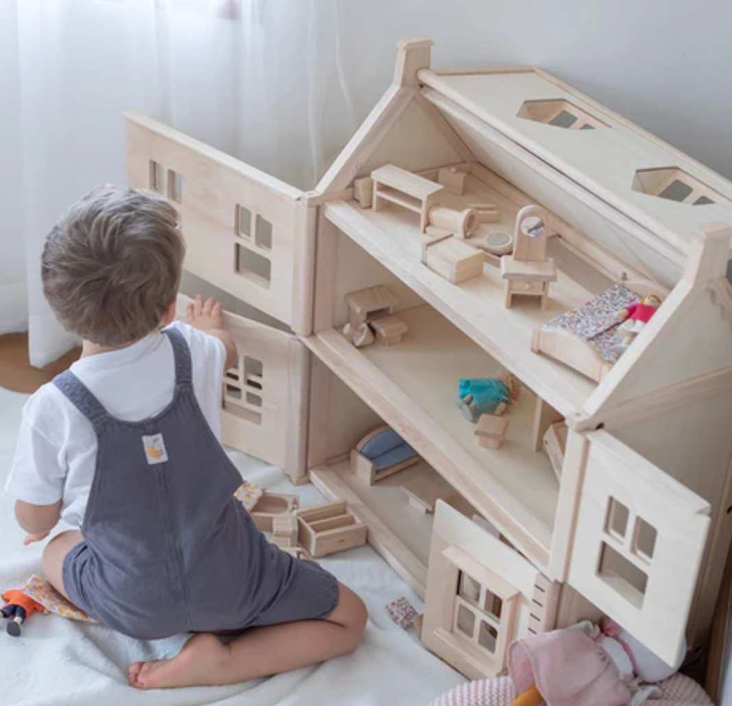 Victorian Doll's House - Wooden Toy Dollhouse Toy PlanToys - Rose and Friends