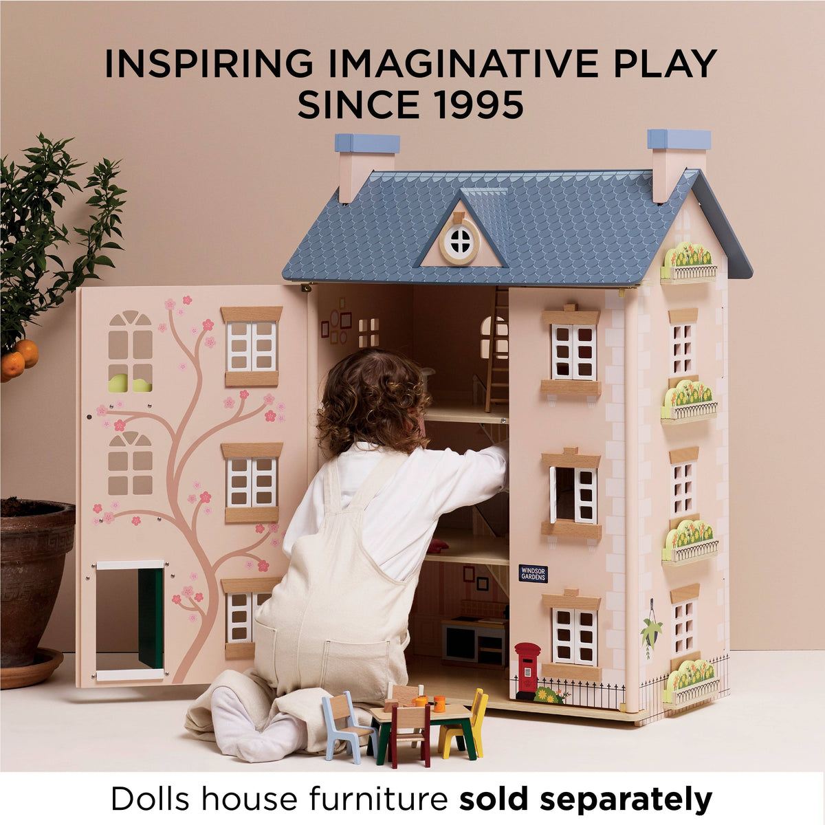 Paddington™ Wooden Dolls House - Rose and Friends