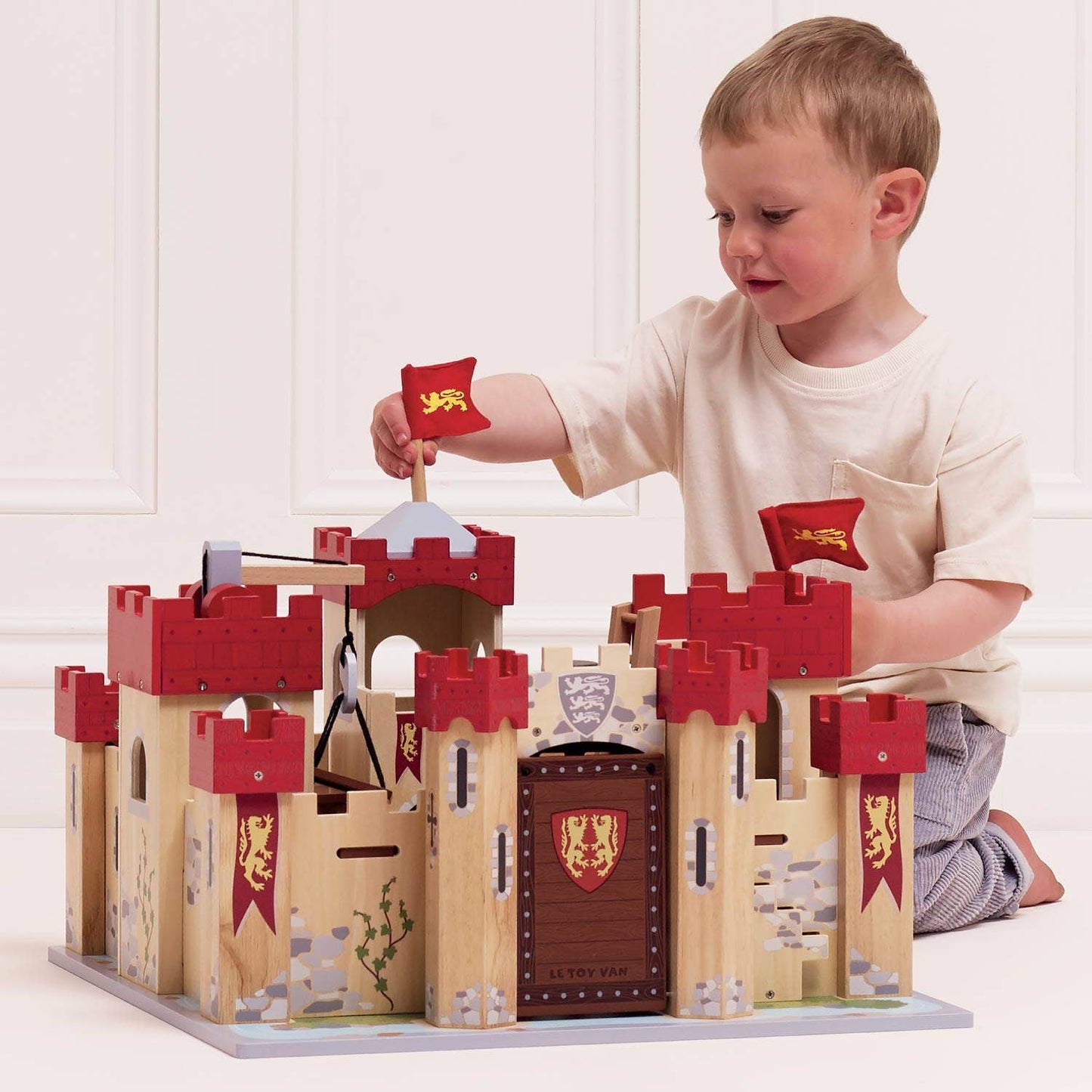 Lionheart Wooden Castle - Rose and Friends
