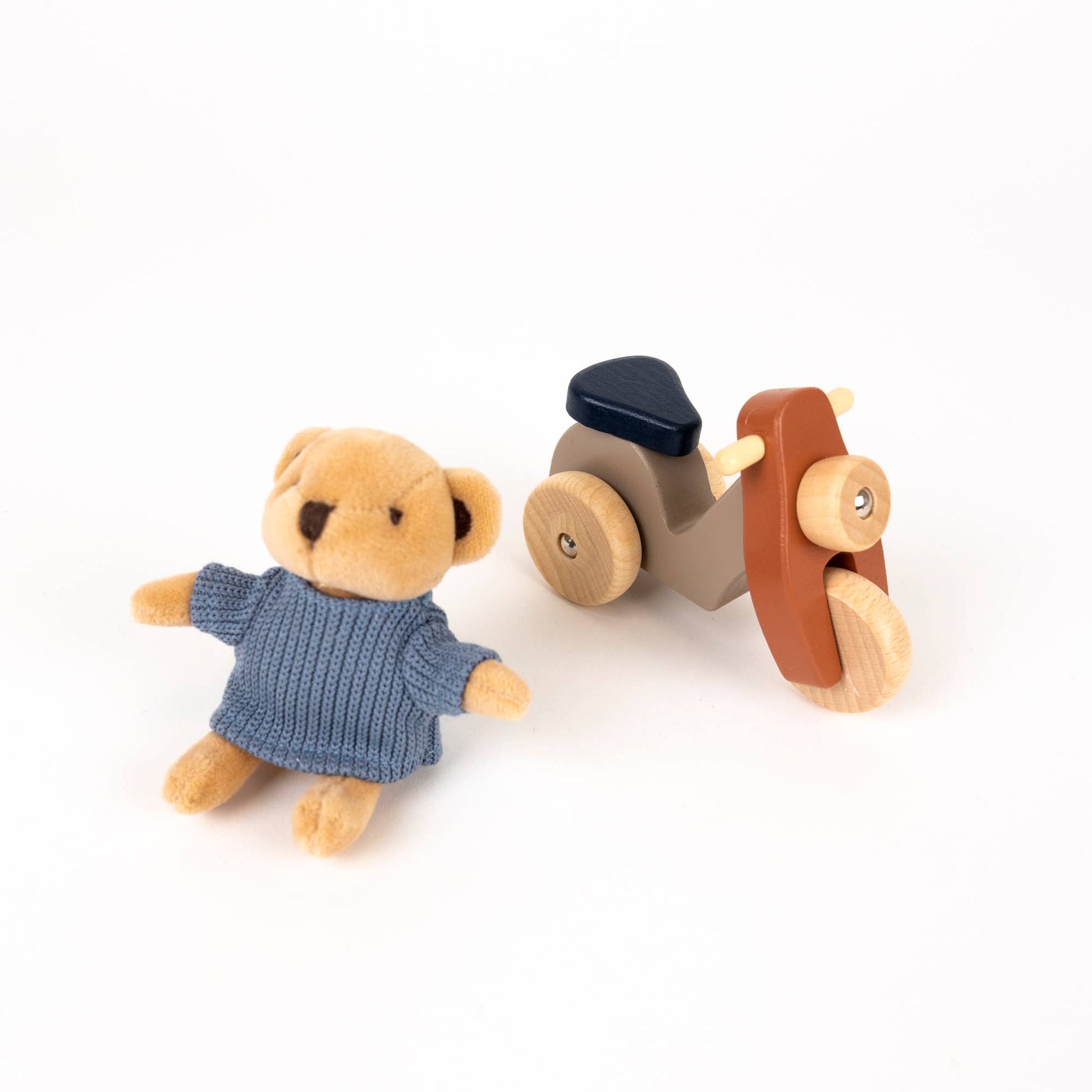 Egmont Toys Alexis The Bear On A Vespa - Rose and Friends