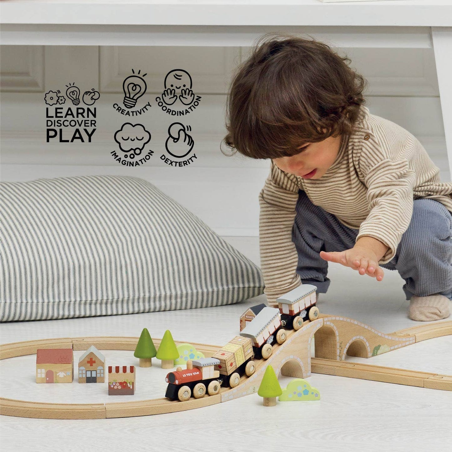 Figure of 8 Train Set - Rose and Friends