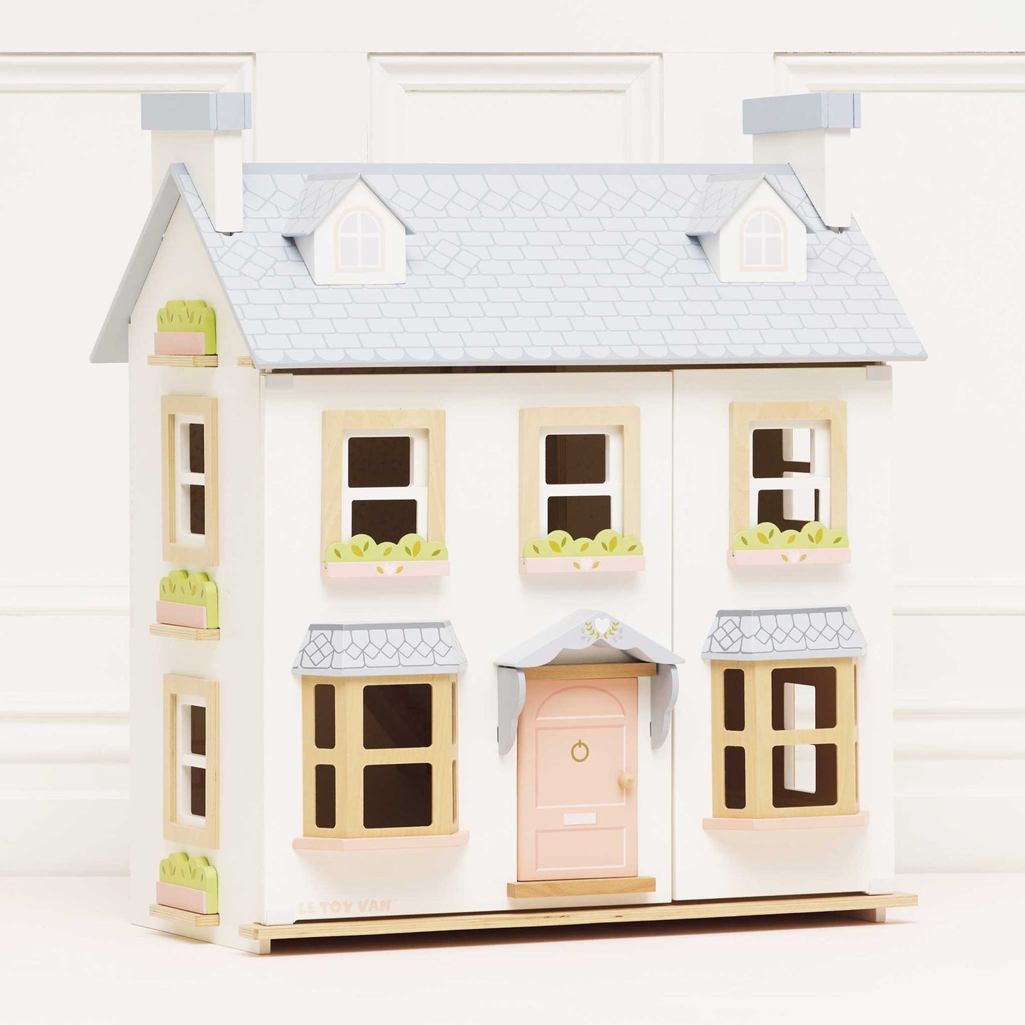 Mayberry Manor Wooden Dolls House - Rose and Friends