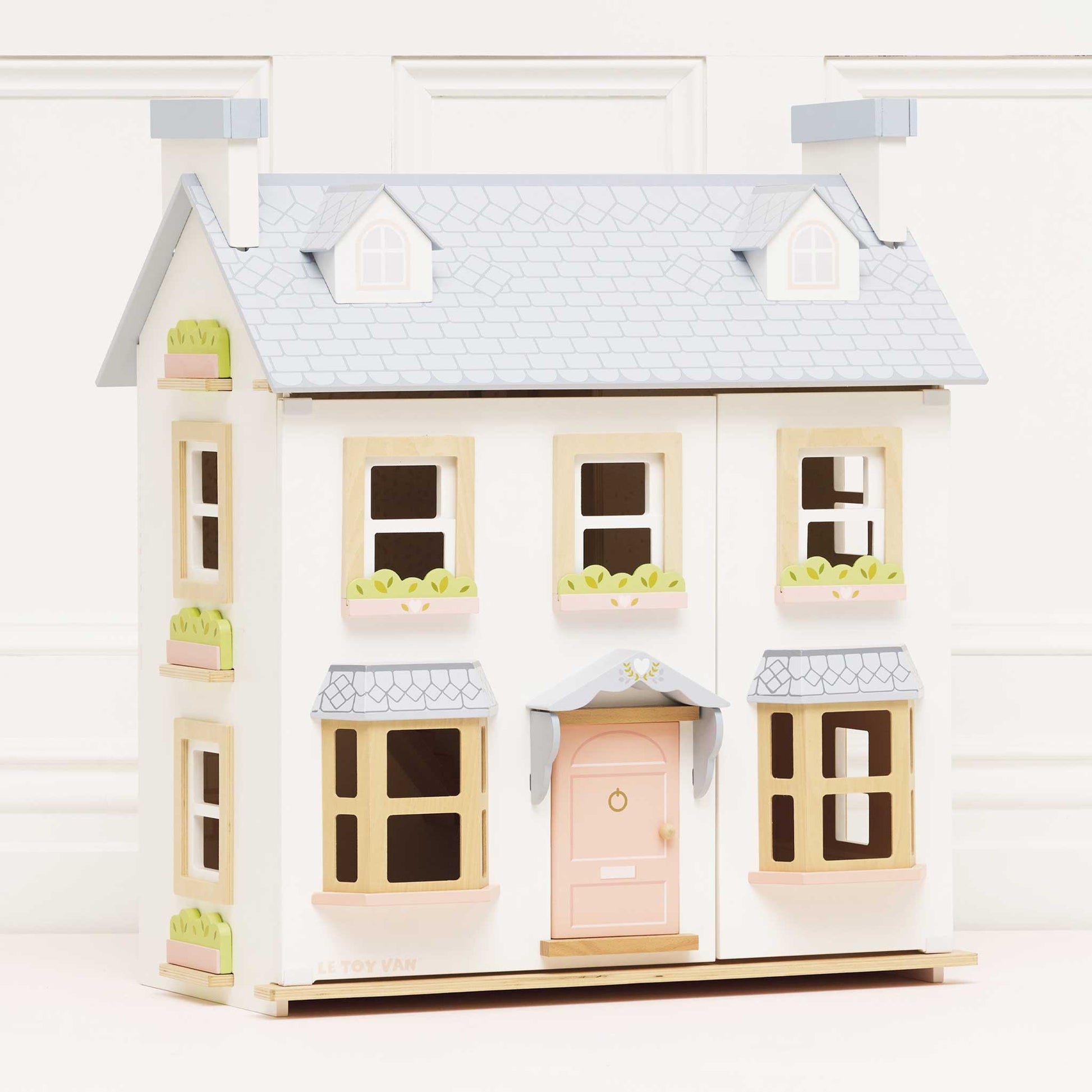 Mayberry Manor Wooden Dolls House - Rose and Friends