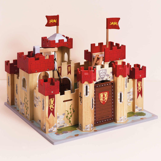 Lionheart Wooden Castle - Rose and Friends