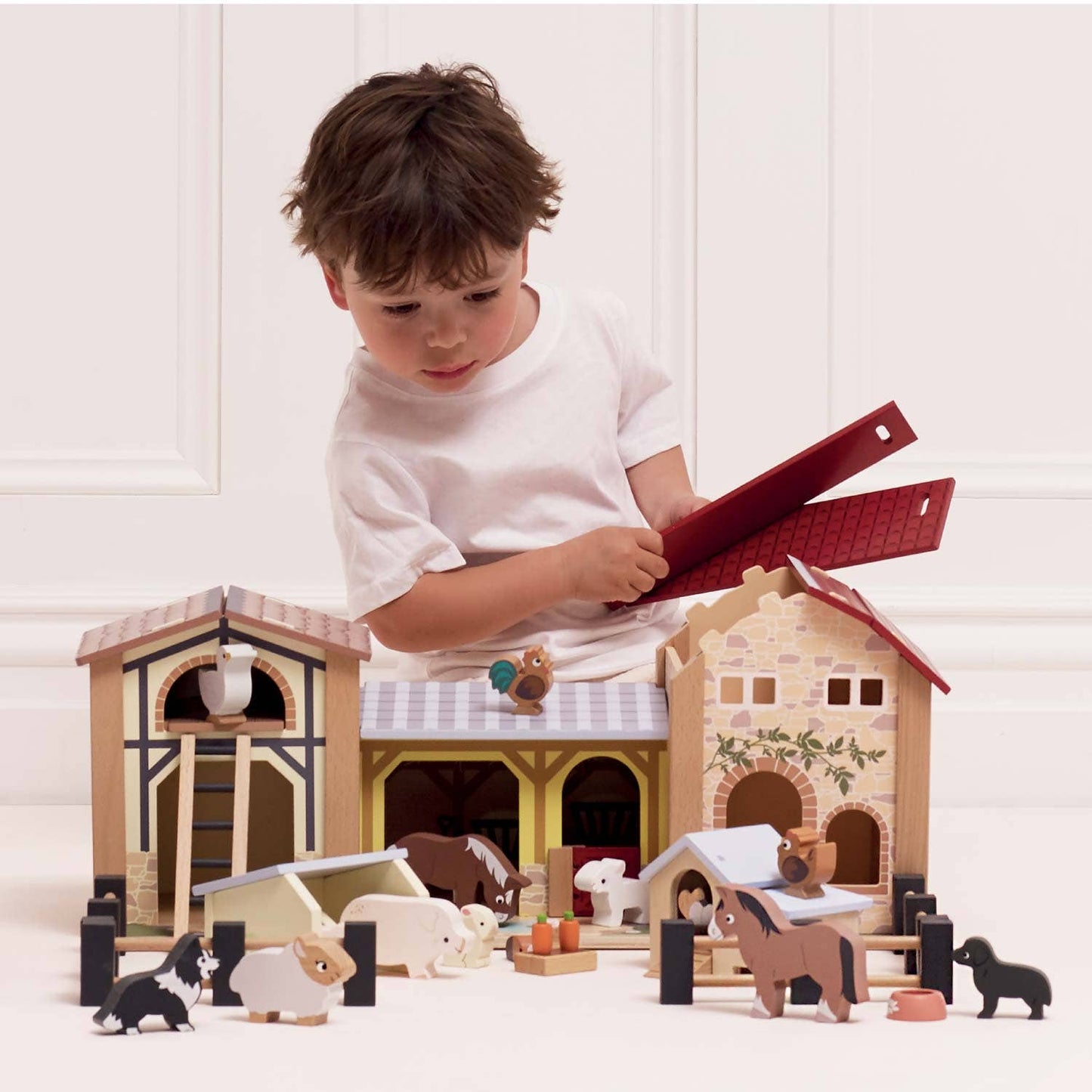 Wooden Farmyard Stables - Rose and Friends